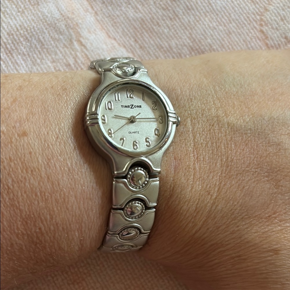 Silver Vintage-Inspired Watch with Ornate Metal Band